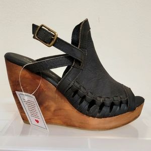 Wedge shoes
